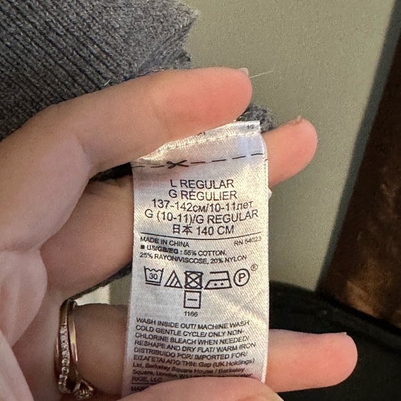 Gap- charcoal grey v neck knit sweater - Picture 4 of 4